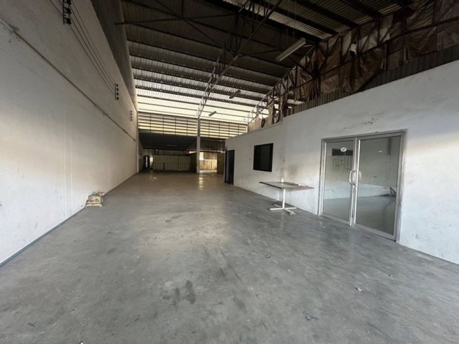 ให้เช่าโกดัง พื้นที่ 400 ตรม 3 ห้องน้ำ  อยู่ซอยบางปลา 2(ซอยธนสิทธ์) บางพลีใหญ่ บางพลี