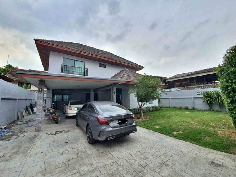 ให้เช่าบ้านเดี่ยวบ้านเดี่ยว 99 ตารางวา ตกแต่งใหม่ ลาดพร้าว 80  3 ห้องนอน 3 ห้องน้ำ  เฟอร์ครบ