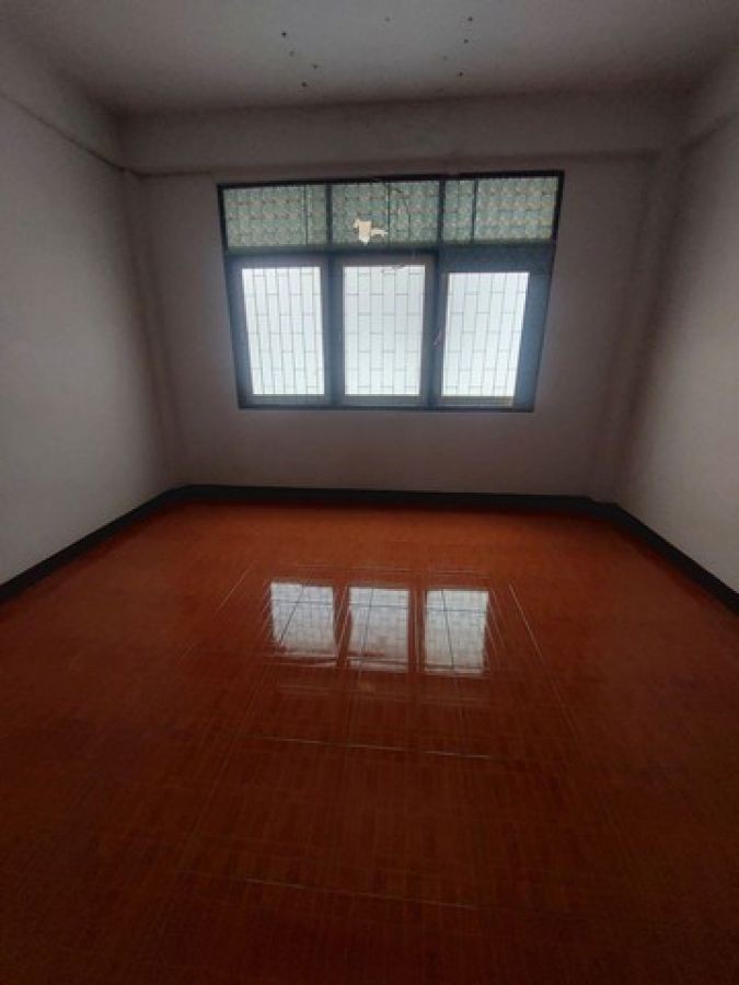 ให้เช่าอาคารพาณิชย์ใกล้ MRT สีน้ำเงิน สถานีสามยอด  แยกเฉลิมกรุง ใกล้เสาชิงช้า ดิโอสยาม อาคาร 1 คูหา 4 ชั้น ให้เช่าตามสภาพ