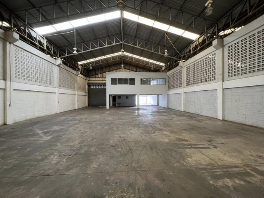 ให้เช่าโกดังพร้อมออฟฟิศ  700 ตารางเมตร ซอยทรัพย์ทวีามโคกปทุมธานี