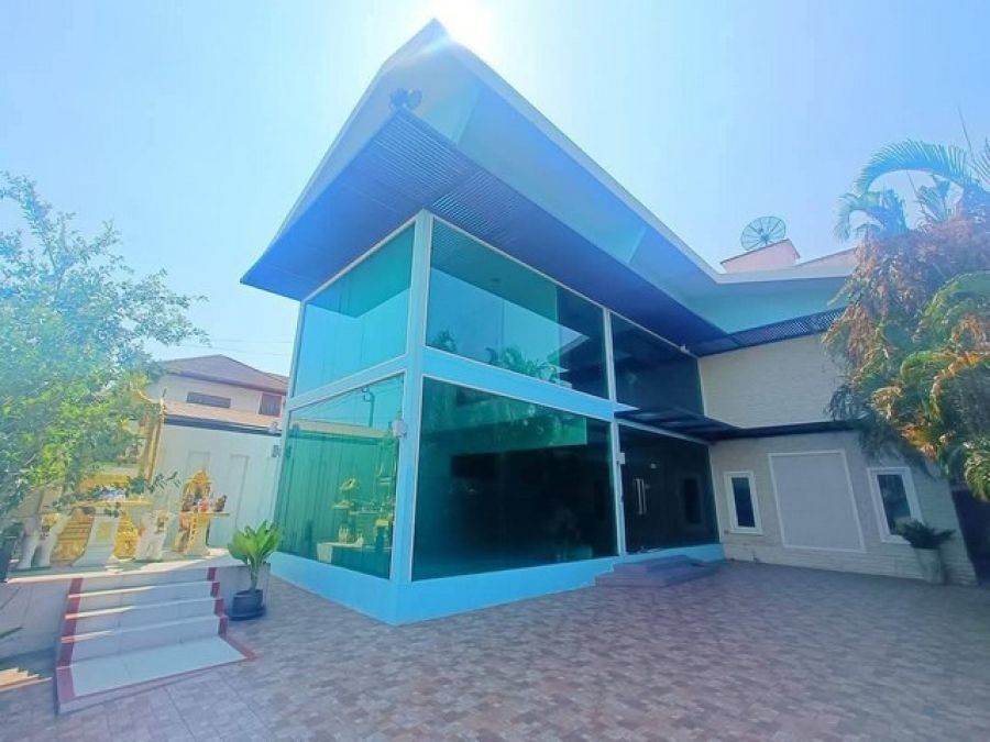 ให้เช่าอาคาร  2 ชั้น 101 ตารางวา ทำเลดีซอยลาดพร้าว 87 จอดรถได้ 5-6 คัน ใกล้ CDC