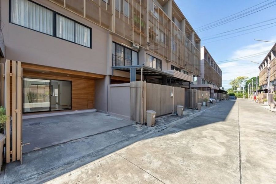 ให้เช่าทาวโฮมย่านปากเกร็ด 3.5ชั้นใกล้ โฮมโปร  บิ๊กซี และ เซ็นทรัล แจ้งวัฒนะ  โครงการ เฮ้าส์ นิช แจ้งวัฒนะ-สามัคคี