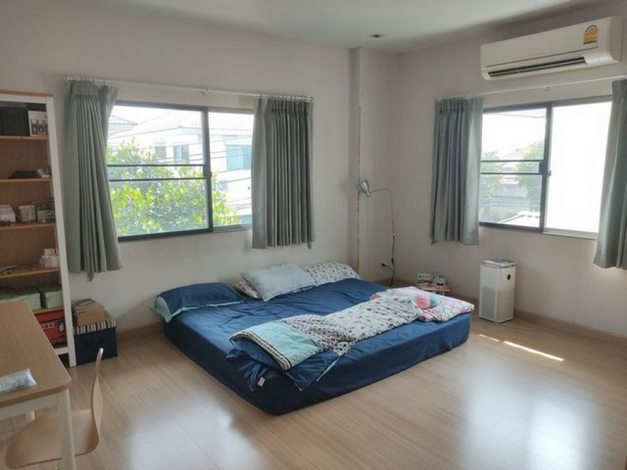 ให้เช่าบ้านเดี่ยว ใกล้ MRT ไทรม้า และ เซ็นทรัล รัตนาธิเบศร์ หลังมุม เพอร์เฟคเพลส รัตนาธิเบศร์ในโครงการมีทะเลสาบ