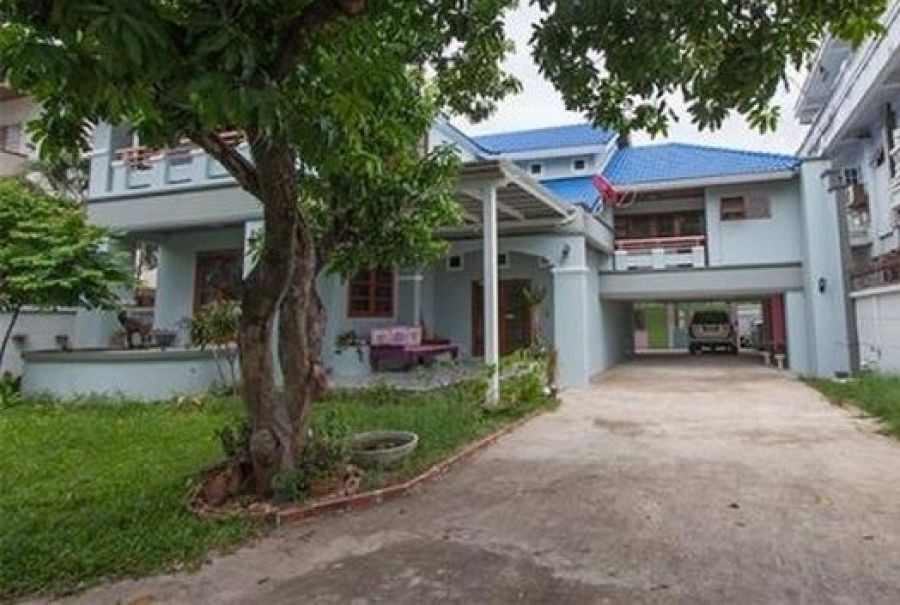 ให้เช่าบ้านเดี่ยว 3 ชั้น  144 ตารางวา  7 ห้องนอน 5 ห้องน้ำ ที่จอดรถ 5 คัน ถนนโชคชัย 4   เหมาะสำหรับทั้งอยู่อาศัย ทำโฮมออฟฟิศ