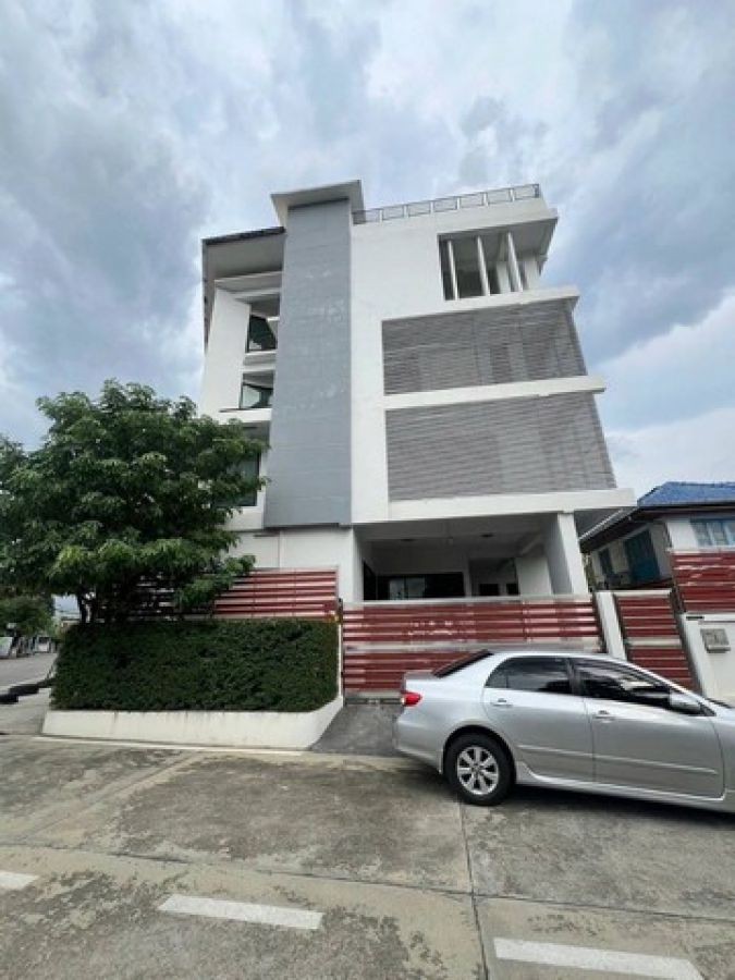 ให้เช่าสำนักงาน 5 ชั้น พร้อมลิฟท์โดยสาร  พื้นที่ใช้สอย 879 ตรม. ใกล้ที่ว่าการอำเภอบางกรวย