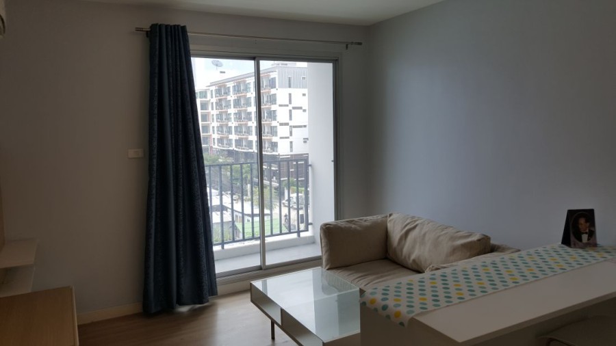 Sell Proud Condominium One Bedroom with Nice Deco Furniture Opposite Central Changwattana                                                                                       Proud Condominium Changwattana  Opposite Central Changwattana, BTS Pink Line will be opened soon. Close to Express Way, Don Muang Airport, IMPACT MuangThong Exhibition Center.  Nice Décor one bedroom type with one living room with furniture , 35 sqm. on high floor. The condominium is well managed by Juristic person and peaceful living.  Facilities include car parking, swimming pool, gym room.  Convenient access from Changwattana Road both Soi 19 or 21 which is opposite Central Changwattana, next to BTS Pink Line (will open soon), express way, IMPACT MuangTHong Exhibition Hall  Sell 2.2 Mb. Transfer fee 50/50