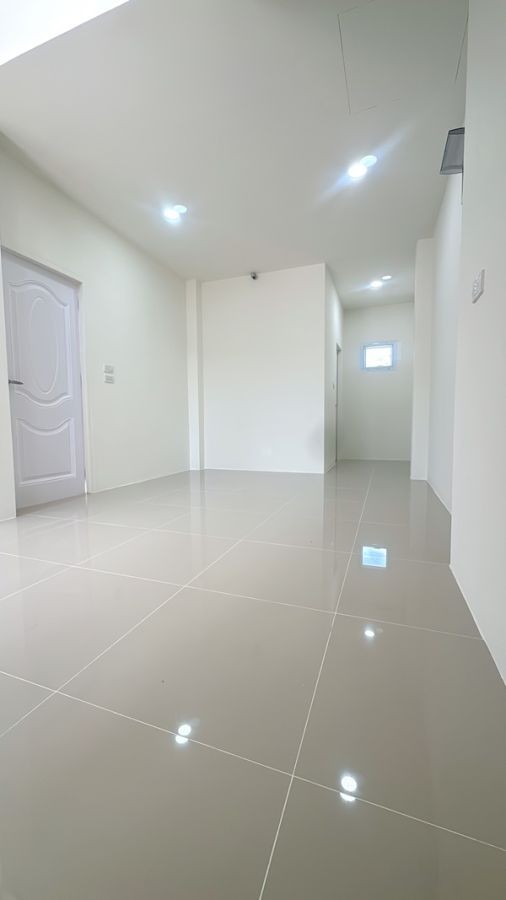 บ้านใหม่โมเดิร์น 2 ชั้น ลำพูน 1.29 ล้าน! 50ตรว. ฟรีโอน! ใกล้เมือง-รพ. 5 นาที โทร 093-584-6654