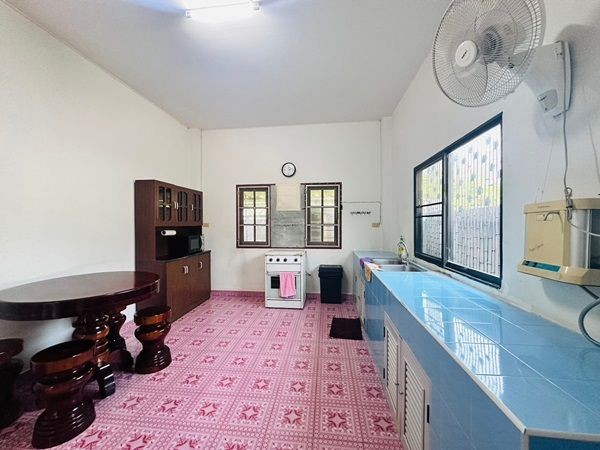 ขายบ้านพร้อมที่ดิน ในตัวเมืองพิษณุโลก 2 ชั้น มีดาดฟ้า เนื้อที่ 42 ตร.ว. แถมฟรีเฟอร์นิเจอร์ พร้อมเข้าอยู่ โทร 081-9629980