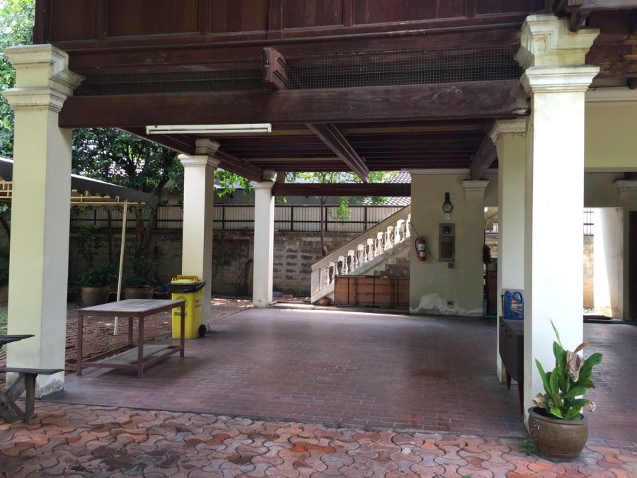 ขายบ้านไม้สักพร้อมที่ดิน 4-0-59ไร่ ถนนติวานนท์ซอย 3 อยู่ตรงข้ามกระทรวงสาธารณสุขใกล้สถานีรถไฟฟ้าสีม่วง