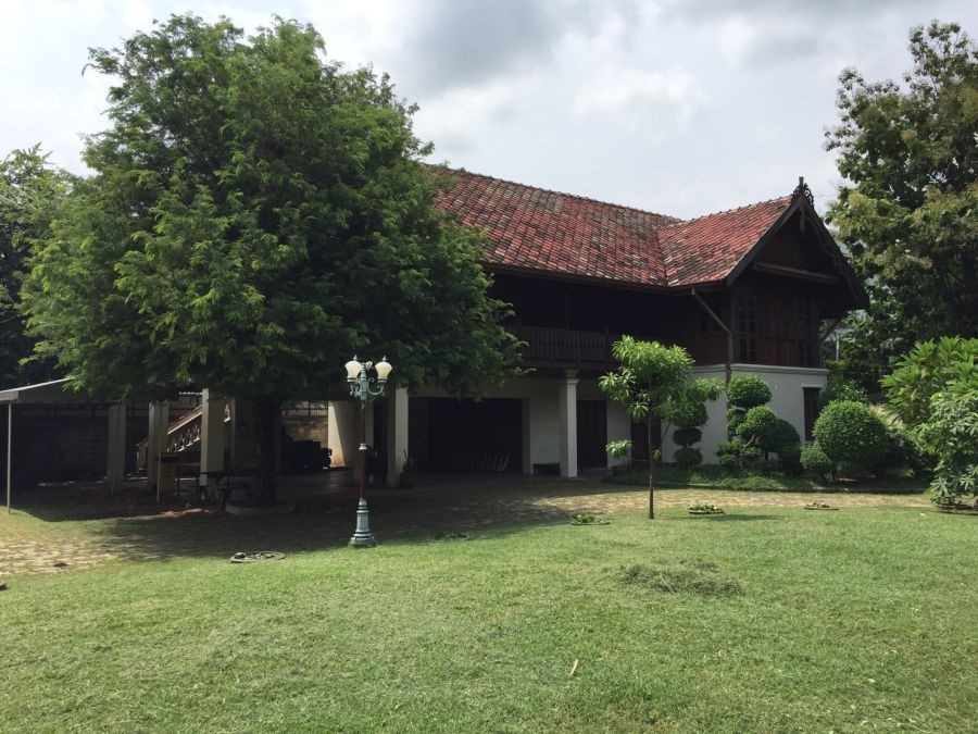 ขายบ้านไม้สักพร้อมที่ดิน 4-0-59ไร่ ถนนติวานนท์ซอย 3 อยู่ตรงข้ามกระทรวงสาธารณสุขใกล้สถานีรถไฟฟ้าสีม่วง