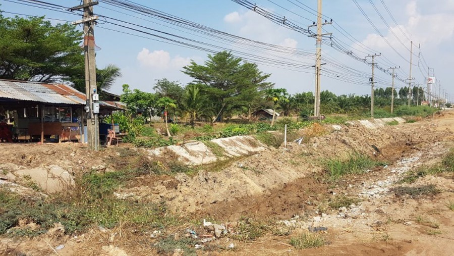 ขายที่ดิน 123 ไร่ แปลงสวยติดถนนใหญ่ ถนนสุวินทวงศ์  อ.บางน้ำเปรี้ยว จ.ฉะเชิงเทรา วิ่งเส้น 304 จากมีนบุรี