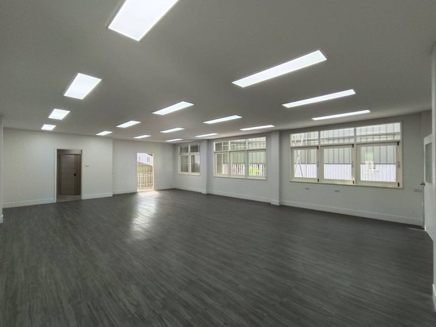 ให้เช่าพื้นที่อาคารสำนักงาน 4 ชั้น ในซอยคอนแวนต์ สีลม-สาทร บางรัก ใจกลางเมือง ใกล้ BTS ศาลาแดง