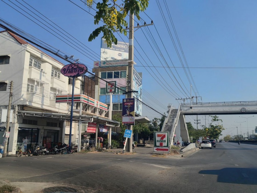 ขายที่ดิน 3-2-96  ไร่ ถนนพุทธมณฑล สาย4 ในซอย มบ.ปาริชาติ (ซอยกระทุ่มล้ม1) สามพราน