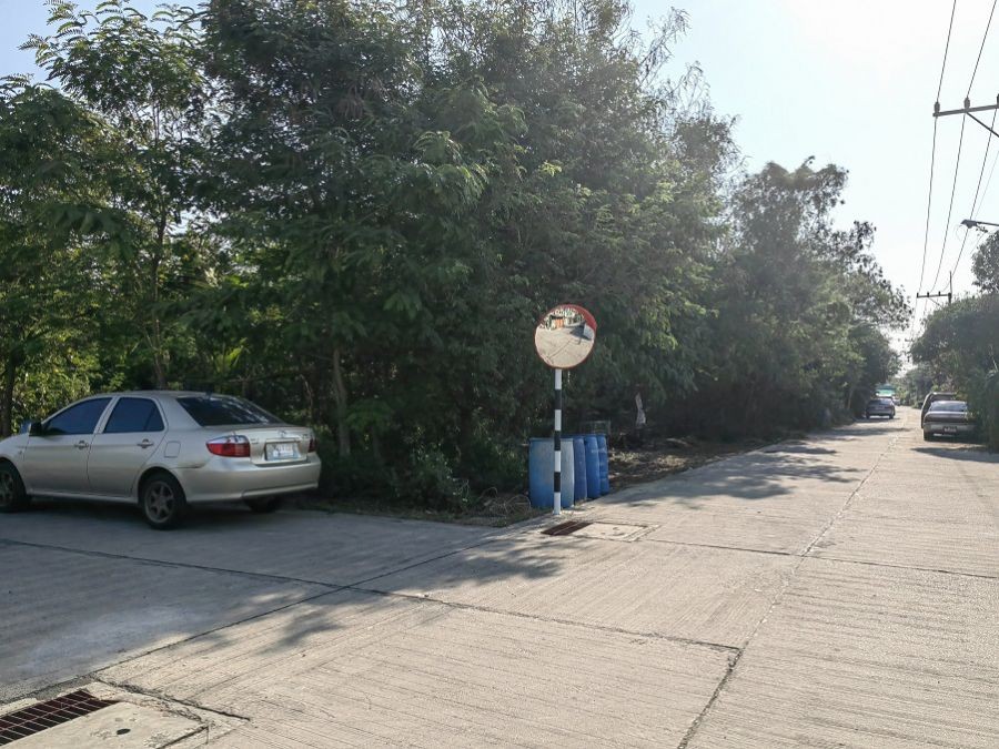 ขายที่ดิน 3-2-96  ไร่ ถนนพุทธมณฑล สาย4 ในซอย มบ.ปาริชาติ (ซอยกระทุ่มล้ม1) สามพราน