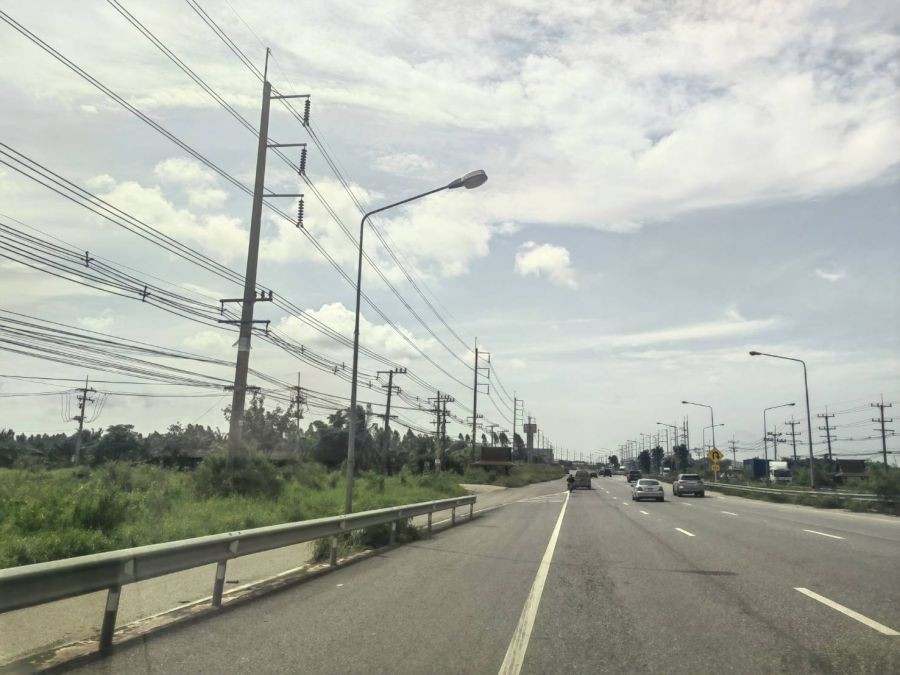 ขายที่ดิน 123 ไร่ แปลงสวยติดถนนใหญ่ ถนนสุวินทวงศ์  อ.บางน้ำเปรี้ยว จ.ฉะเชิงเทรา วิ่งเส้น 304 จากมีนบุรี