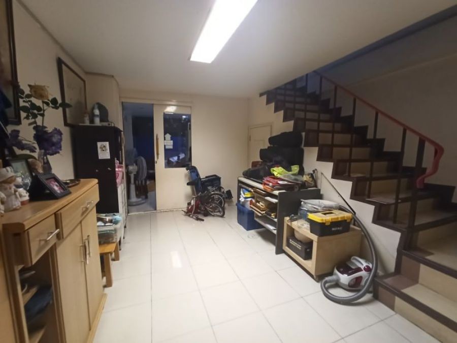 ขายอาคารพาณิชย์ 4 ชั้นครึ่ง ซอยรามคำแหง-กรุงเทพกรีฑา  ใกล้ศูนย์รวมสถานีรถไฟฟ้าแยกลำสาลี  เหมาะทำโฮมออฟฟิศหรือค้าขาย