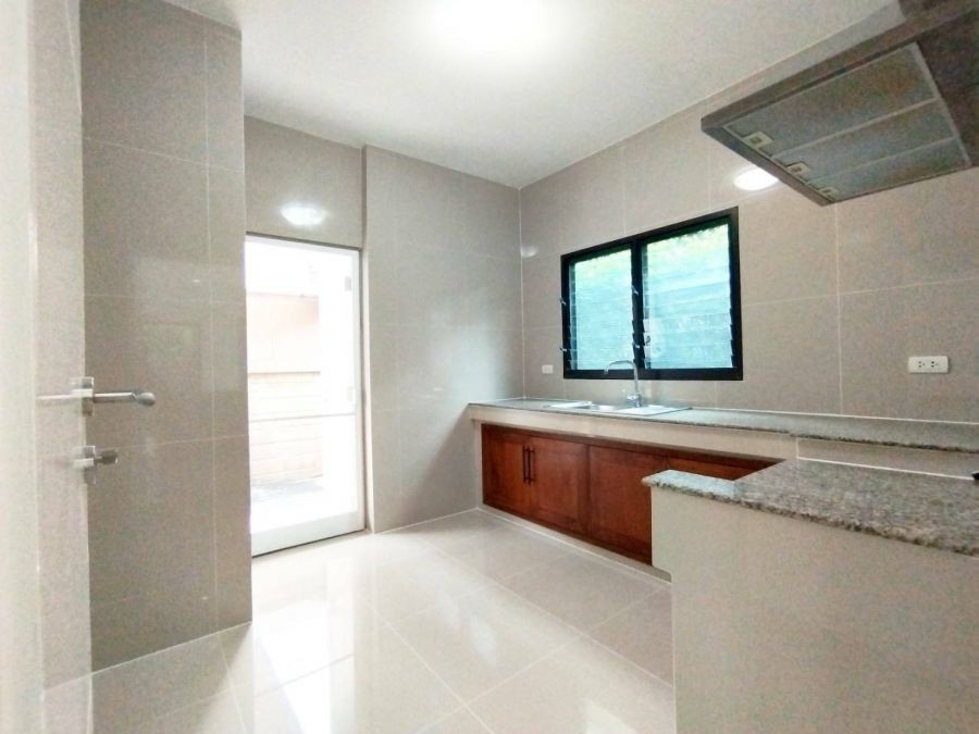 ขายบ้านเศรษฐสิริวัชรพลหลังใหญ่ แค่9.9ล้านบาท