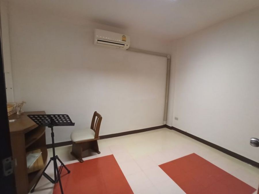 ขายอาคารพาณิชย์ 4 ชั้นครึ่ง ซอยรามคำแหง-กรุงเทพกรีฑา  ใกล้ศูนย์รวมสถานีรถไฟฟ้าแยกลำสาลี  เหมาะทำโฮมออฟฟิศหรือค้าขาย