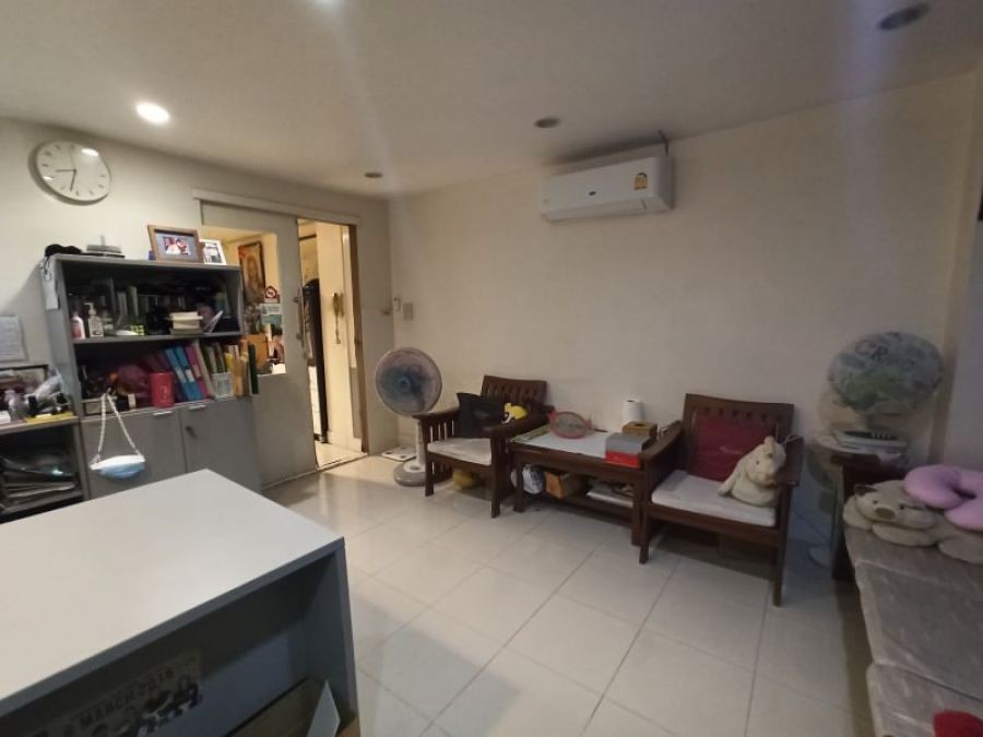 ขายอาคารพาณิชย์ 4 ชั้นครึ่ง ซอยรามคำแหง-กรุงเทพกรีฑา  ใกล้ศูนย์รวมสถานีรถไฟฟ้าแยกลำสาลี  เหมาะทำโฮมออฟฟิศหรือค้าขาย