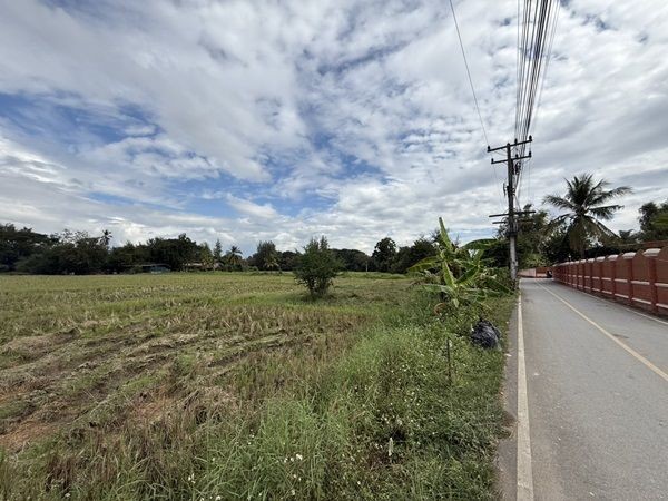 แบ่งขายที่ดิน 14 แปลง ขนาด 75-122 ตารางวา ตั้งอยู่ที่ ตำบลแม่ปูคา อำเภอสันกำแพง จังหวัดเชียงใหม่ (เจ้าของขายเอง) โทร 0806169615