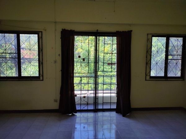 ขายด่วน! ทาวน์เฮ้าส์ เชียงใหม่ 3 ชั้น 3 ห้องนอน ทำเลดี ราคาพิเศษ เจ้าของขายเอง โทร 088-2852080