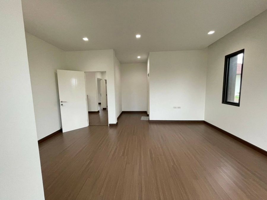 ขายบ้านเศรษฐสิริวัชรพลหลังใหญ่ แค่9.9ล้านบาท