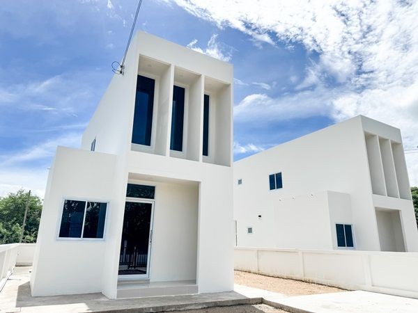 บ้านใหม่โมเดิร์น 2 ชั้น ลำพูน 1.29 ล้าน! 50ตรว. ฟรีโอน! ใกล้เมือง-รพ. 5 นาที โทร 093-584-6654