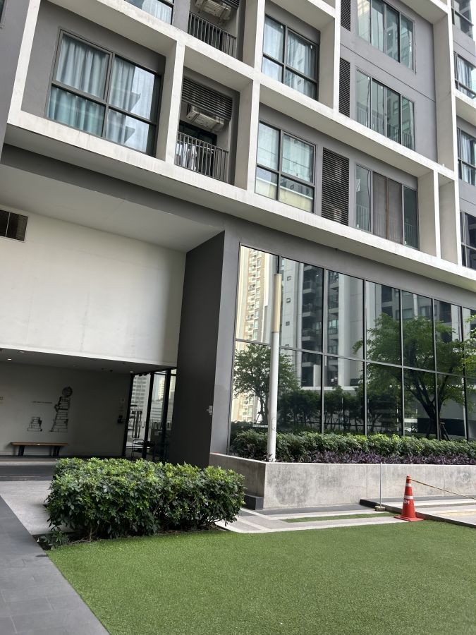 Sell IDEO MOBI Rama9 Condo near MRT Rama9 and Airport Link Makkasan