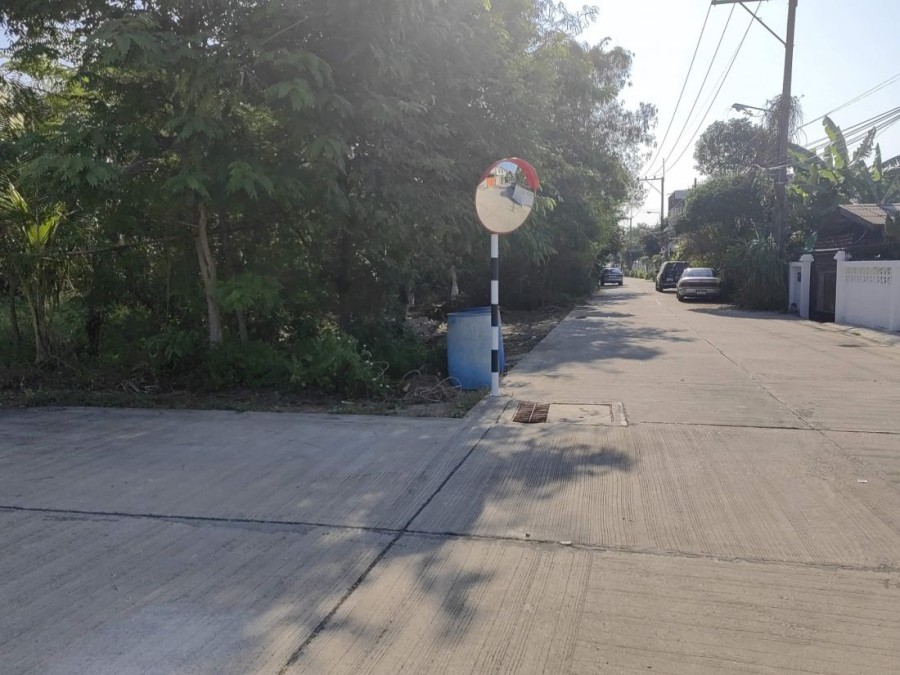 ขายที่ดิน 3-2-96  ไร่ ถนนพุทธมณฑล สาย4 ในซอย มบ.ปาริชาติ (ซอยกระทุ่มล้ม1) สามพราน