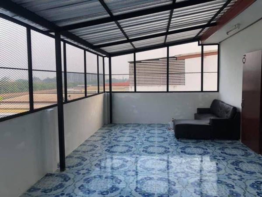 ให้เช่าตึก ราคาถูกเพียง 13,000 บ/ด 2คูหาทะลุติดกัน ห้องมุม ทำเลดี อยู่ตรงคลองหกใกล้บิ๊กซี ซอย เบญจทรัพย์ โทร 0814664597