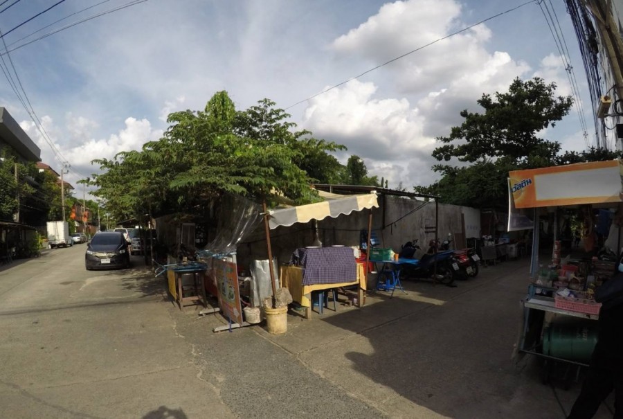 ขายที่ดิน 202 ตรว. ตรงข้ามห้างซีคอนสแควร์ในซอยศรีนครินทร์42 ใกล้ MRTสวนหลวงร.9