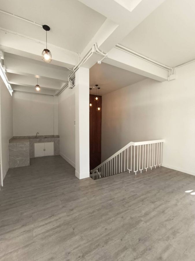 ให้เช่าพื้นที่อาคารสำนักงาน 4 ชั้น ในซอยคอนแวนต์ สีลม-สาทร บางรัก ใจกลางเมือง ใกล้ BTS ศาลาแดง