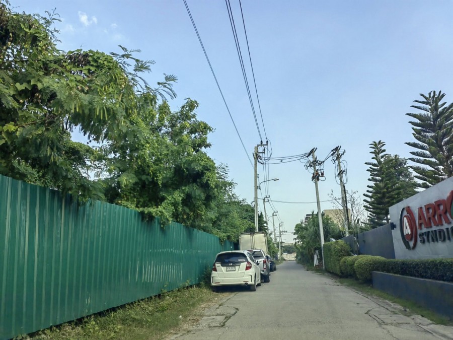 ขายที่ดิน 409 ตรว. ซอยแบริ่ง 66แยก3  เข้าออกซอยศรีด่าน11ได้ ใกล้ถนนศรีนครินทร์และ  MRT ศรีแบริ่ง