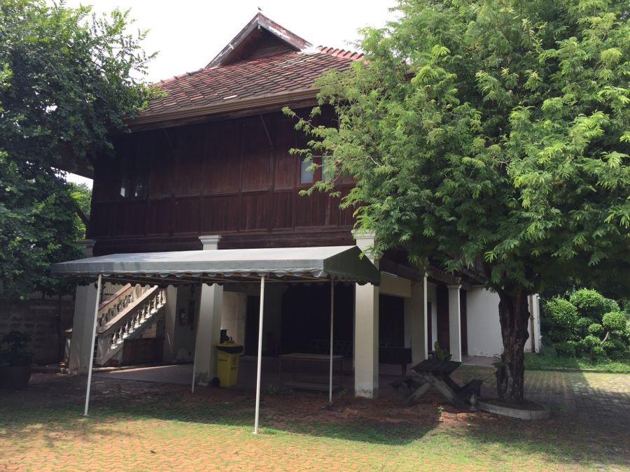 ขายบ้านไม้สักพร้อมที่ดิน 4-0-59ไร่ ถนนติวานนท์ซอย 3 อยู่ตรงข้ามกระทรวงสาธารณสุขใกล้สถานีรถไฟฟ้าสีม่วง