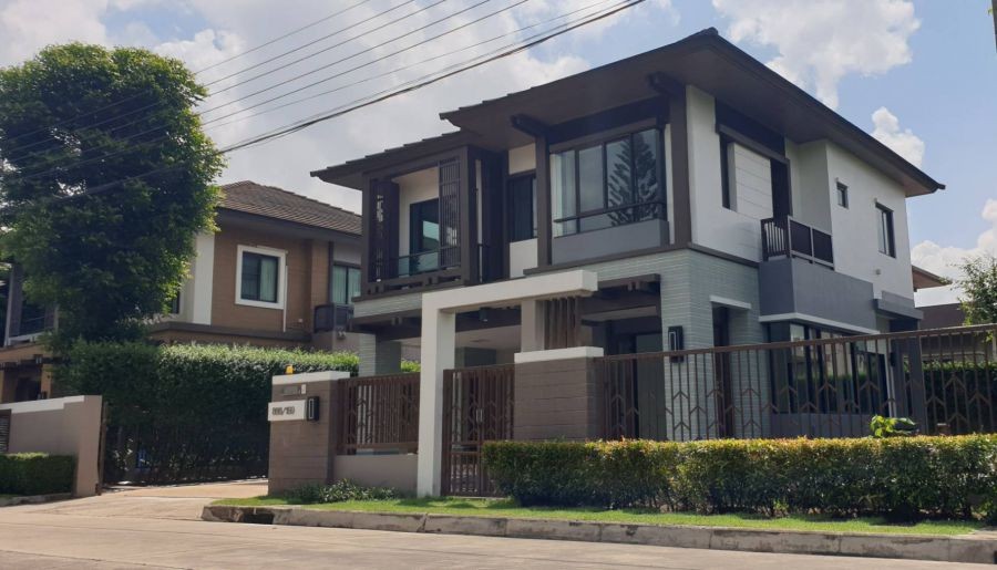 ขายบ้านเศรษฐสิริวัชรพลหลังใหญ่ แค่9.9ล้านบาท