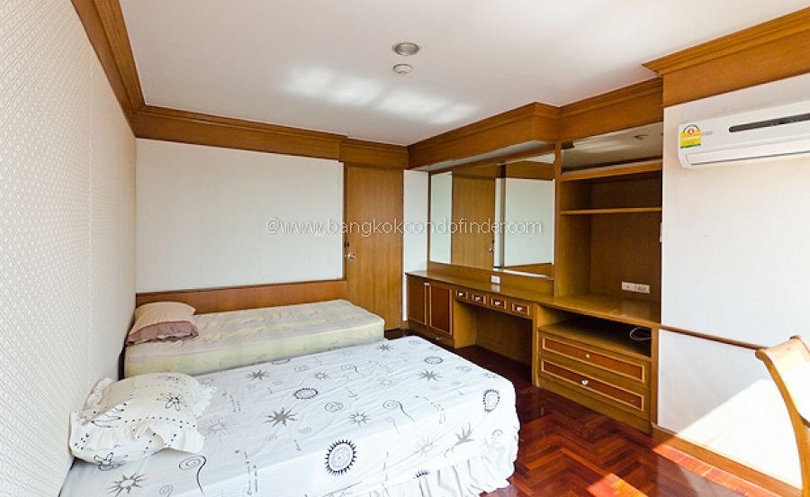 for rent Lake avenue condo sukhumvit 16 closed to bts asoke ให้เช่า เลคอเวนิว.