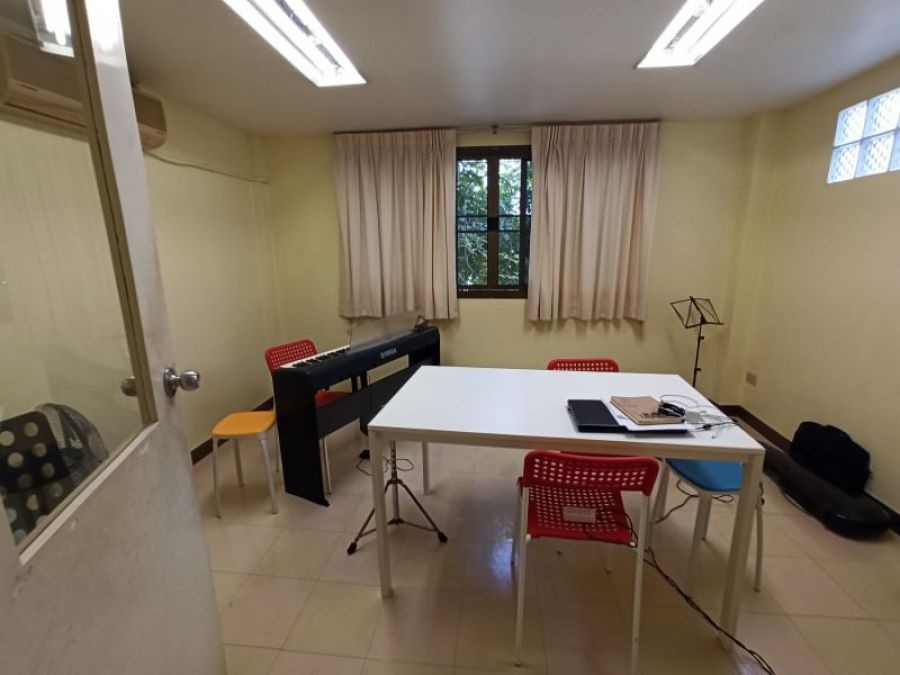 ขายอาคารพาณิชย์ 4 ชั้นครึ่ง ซอยรามคำแหง-กรุงเทพกรีฑา  ใกล้ศูนย์รวมสถานีรถไฟฟ้าแยกลำสาลี  เหมาะทำโฮมออฟฟิศหรือค้าขาย