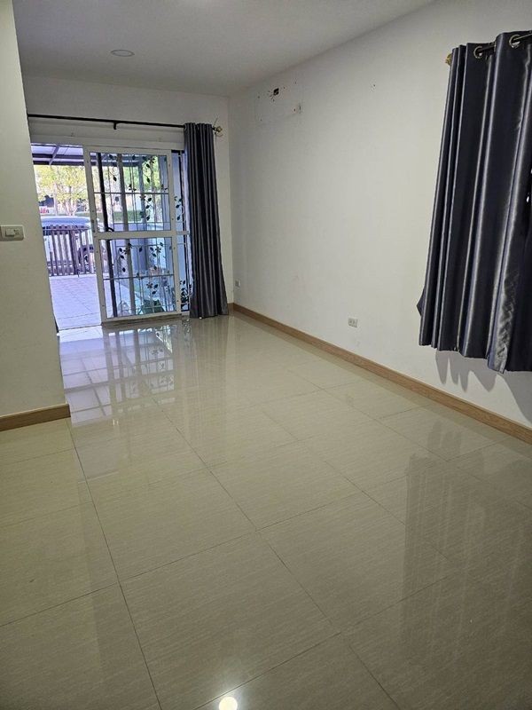 ขายด่วน บ้านทาวเฮ้าส์ หมู่บ้านศิวาลัย บางสมัคร บางปะกง ฉะเชิงเทรา สภาพใหม่ เนื้อที่ 42 ตรว. โทร 0632359638