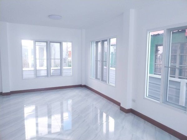 ขายด่วน! บ้านแฝด 2 ชั้น 3 ห้องนอน 2 ห้องน้ำ เนื้อที่ 35 ตรว. ใกล้ ม.มหิดล แม็คโคร และเซ็นทรัลศาลายา โทร. 084-0803830