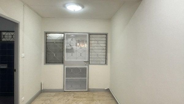 ขายทาวน์เฮ้าส์ 2 ชั้น ฟรีโอน หมู่บ้าน สิรีนเฮ้าส์ วัชรพล รีโนเวทใหม่ พร้อมอยู่ ใกล้ทางด่วนรามอินทรา โทร 086-3744534