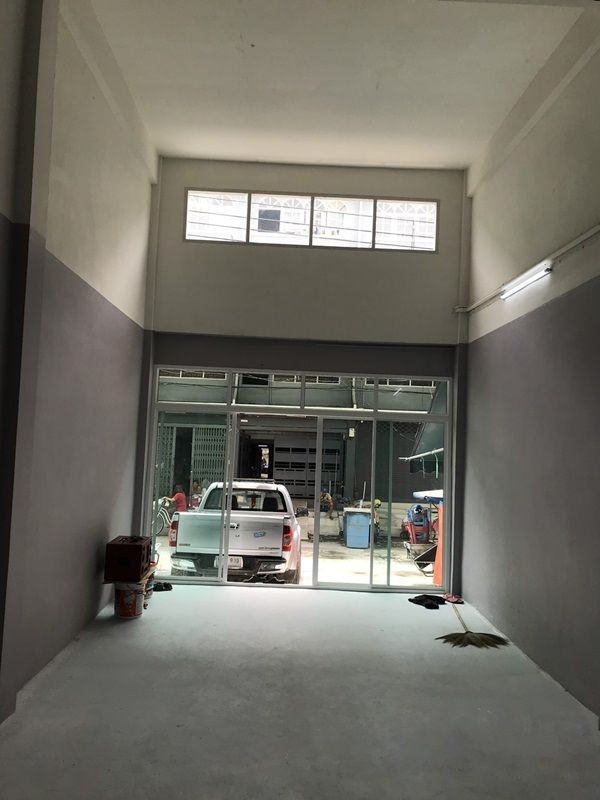 ให้เช่า ตึกแถว 4 ชั้น ต่อเติมเต็ม เอกชัย 69/1 ราคา 1หมื่นบาท/ด. บาท T. 086-4540423