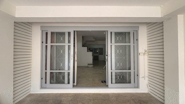 ขายทาวน์เฮ้าส์ 2 ชั้น ฟรีโอน หมู่บ้าน สิรีนเฮ้าส์ วัชรพล รีโนเวทใหม่ พร้อมอยู่ ใกล้ทางด่วนรามอินทรา โทร 086-3744534