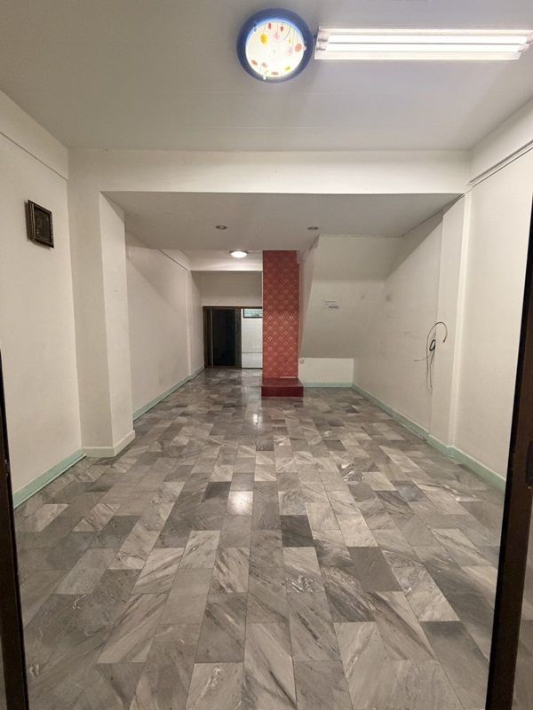 ให้เช่าทาวเฮ้าส์ 3 ชั้น หมู่บ้าน สินทวีแกรนด์วิลเลจน์ ใกล้ห้างเซ็นทรัลพระราม2 พร้อมอยู่ โทร 081-8218151