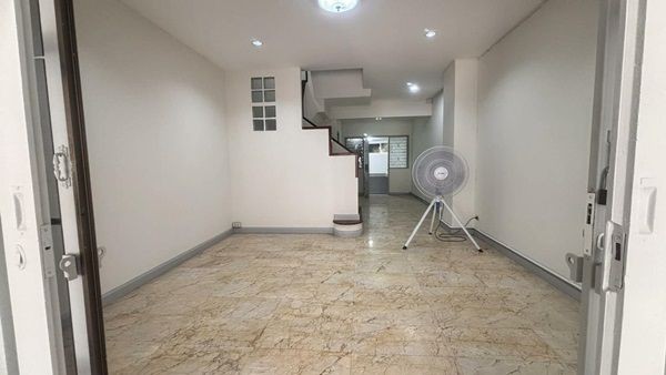 ขายทาวน์เฮ้าส์ 2 ชั้น ฟรีโอน หมู่บ้าน สิรีนเฮ้าส์ วัชรพล รีโนเวทใหม่ พร้อมอยู่ ใกล้ทางด่วนรามอินทรา โทร 086-3744534