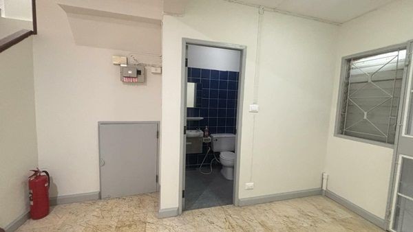 ขายทาวน์เฮ้าส์ 2 ชั้น ฟรีโอน หมู่บ้าน สิรีนเฮ้าส์ วัชรพล รีโนเวทใหม่ พร้อมอยู่ ใกล้ทางด่วนรามอินทรา โทร 086-3744534