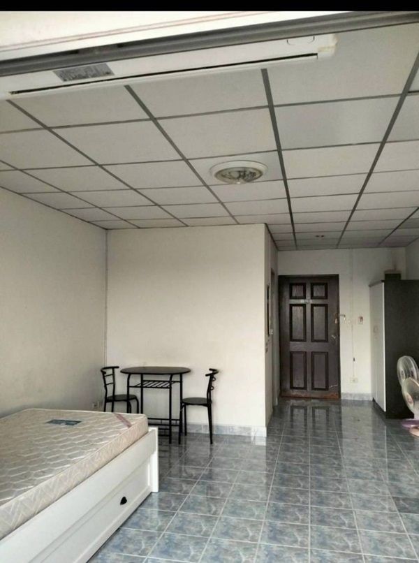 ขายด่วน คอนโด กรีนเพลส รอยัล พาร์ค ทำเลหน้าโรงเรียน ขนาด 31 ตรม.ชั้น 4 ห้องเย็นอยู่สบาย โทร 099-1961001