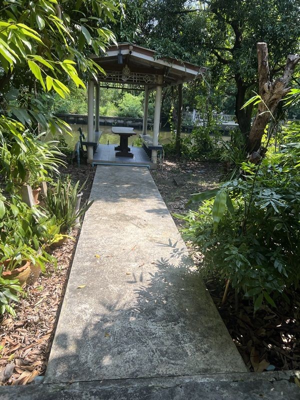 ขายที่ดิน ถนนพระราม2 ซอย28 แยก22 เขตจอมทอง กทม. พร้อมสิ่งปลูกสร้าง เป็นพื้นที่สีส้ม ขนาด 8 ไร่ 1 งาน 85 ตร.ว. โทร. 0814018666