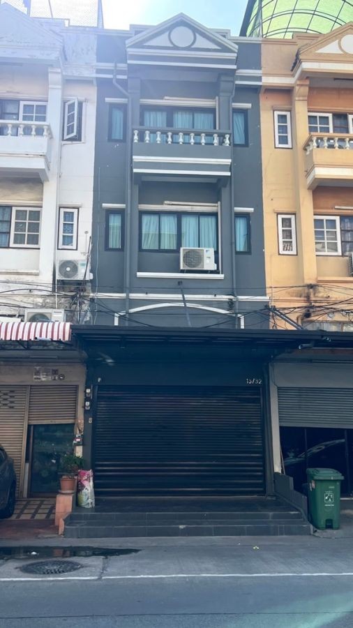 อาคารพาณิชย์ ตึกแถวให้เช่า 3 ชั้นครึ่ง หมู่บ้านกัญญาเฮ้าส์ ซอยด่านสำโรง62 โทร 0974563645